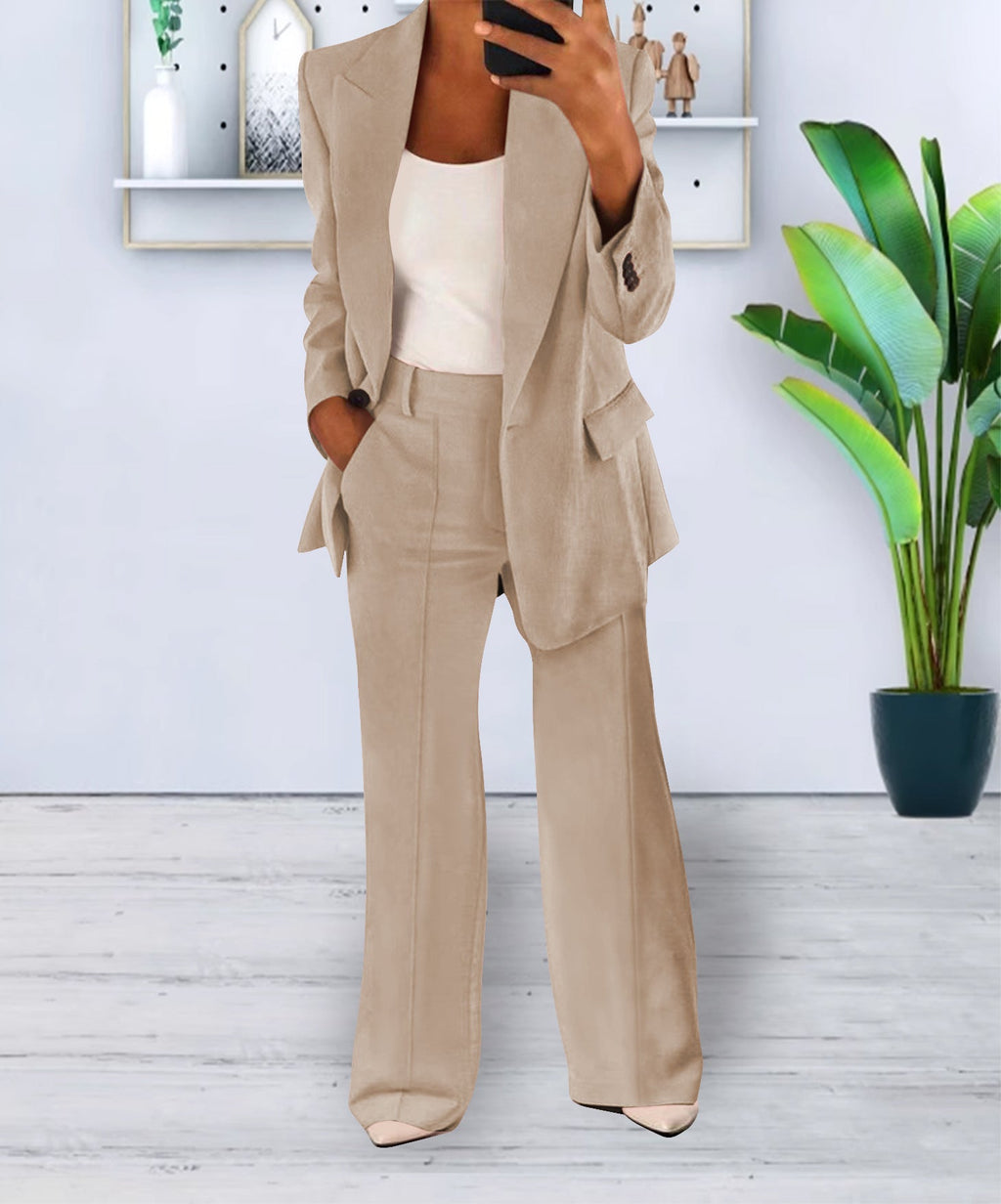 Ensemble blazer pantalon femme élégant - détail veste